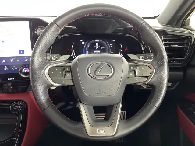 レクサス ＮＸ 350h Fスポーツ 神奈川県 2023(令5)年 1.6万km ホワイトノーヴァガラスフレーク ツインムーンルーフ/パノラミックビューモニター/三眼LEDヘッドライト/純正14インチディスプレイオーディオ/ナビ　フルセグ Bluetooth　CD　DVD　USB　MiraCast　apple car play　android auto/レクサスセーフティーシステム＋/プリクラッシュセーフティ (PCS)/交差点衝突回避支/緊急時操舵支援/プロアクティブドライビングアシスト (PDA)/発進遅れ告知機能 (TMN) /運転支援/レーダークルーズコントロール（全車速追従機能付）/レーントレーシングアシスト (LTA)/レーンチェンジアシスト (LCA)/ロードサインアシスト (RSA) /アダプティブハイビームシステム (AHS)/オートマチックハイビーム (AHB) /パーキングサポートブレーキ (PKSB) /ドライバー異常時対応システム /レクサスチームメイト/パーキングアシスト/アドバンストパーク/パワーシート（D＋N席）/シートヒーター（全席）/ベンチレーション（D＋N席）/デジタルインナーミラー/ビルトインETＣ2.0/社外前後ドライブレコーダー/ブラインドスポットモニター/純正20インチアルミホイール