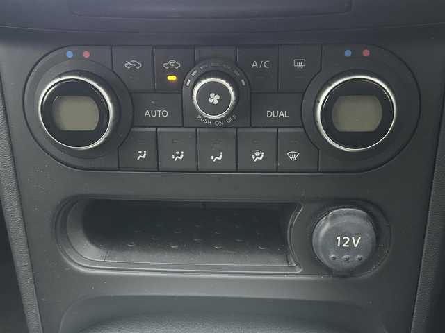 日産 デュアリス 20G FOUR 岩手県 2013(平25)年 3.8万km ブリリアントシルバー パノラマルーフ パートタイム4WD 純正ナビ バックカメラ フルセグTV ETC オートHIDヘッドライト フォグランプ 純正17インチAW スマートキー ドアバイザー 純正フロアマット 横滑り防止装置 電動格納ドアミラー