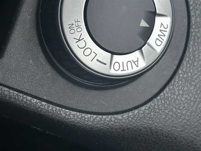 日産 デュアリス 20G FOUR 岩手県 2013(平25)年 3.8万km ブリリアントシルバー パノラマルーフ パートタイム4WD 純正ナビ バックカメラ フルセグTV ETC オートHIDヘッドライト フォグランプ 純正17インチAW スマートキー ドアバイザー 純正フロアマット 横滑り防止装置 電動格納ドアミラー