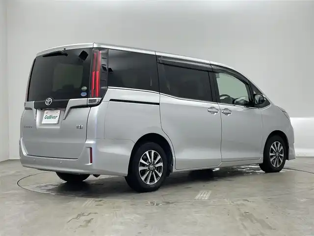 トヨタ エスクァイア ハイブリッド Gi 埼玉県 2021(令3)年 6.9万km シルバーM 社外９インチナビ　フリップダウンモニター　バックカメラ　ＥＴＣ　前後ドライブレコーダー　セーフティセンス　クルーズコントロール　シートヒーター　ＡＣ１００Ｖ　オートハイビーム　ＬＥＤヘッドライト　ＴＶ