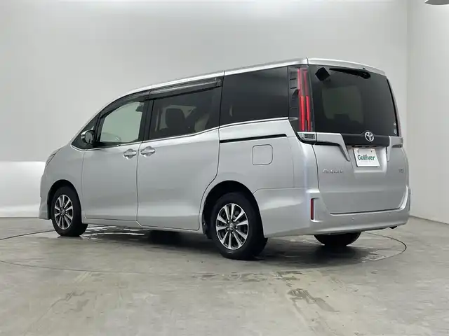 トヨタ エスクァイア ハイブリッド Gi 埼玉県 2021(令3)年 6.9万km シルバーM 社外９インチナビ　フリップダウンモニター　バックカメラ　ＥＴＣ　前後ドライブレコーダー　セーフティセンス　クルーズコントロール　シートヒーター　ＡＣ１００Ｖ　オートハイビーム　ＬＥＤヘッドライト　ＴＶ
