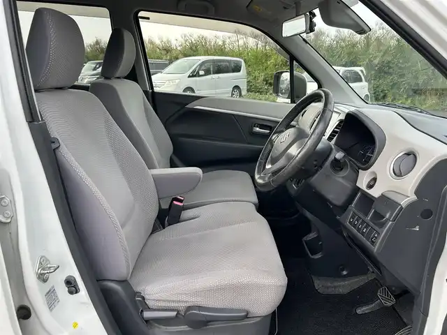 スズキ ワゴンＲ FZ 鹿児島県 2016(平28)年 4.1万km クリスタルホワイトP 社外ナビ/　　BT/フルセグ/バックカメラ/シートヒーター/純正14インチアルミホイール/アイドリングストップ/ステアリングスイッチ/ドライブレコーダー/スマートキー/ETC