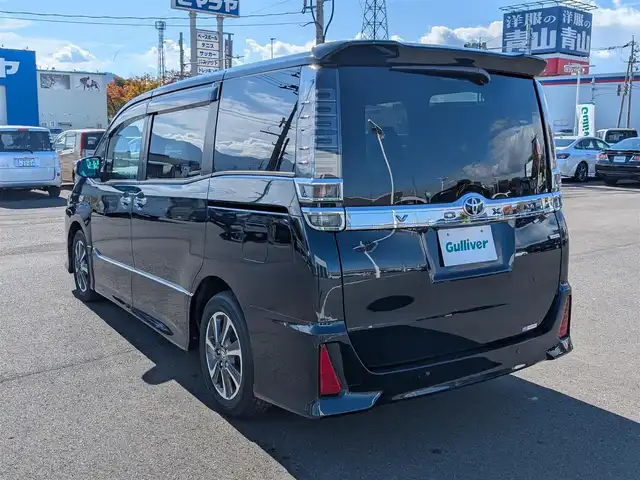 トヨタ ヴォクシー ZS 煌Ⅲ 福井県 2020(令2)年 1.5万km ブラッキッシュアゲハガラスフレーク 純正SDナビ/AM/FM/ワンセグ/BT/CD/AUX/バックカメラ/両側パワースライドドア/トヨタセーフティセンス/クルーズコントロール/前後コーナーセンサー/レーンキープアシスト/横滑り防止装置/盗難防止装置/アイドリングストップ/ビルトインETC/ハーフレザー調シート/本革巻きステアリング/ダブル＋サイドエアバッグ/カーテンエアバッグ/純正フロアマット/サンシェード/純正16インチAW/LEDヘッドライト/Fフォグ/スマートキー