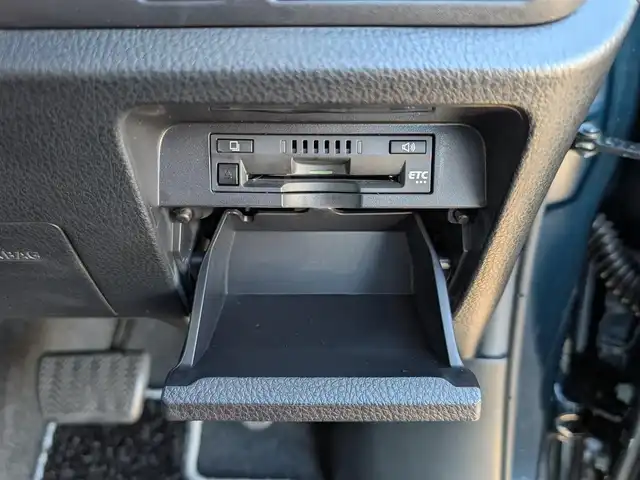 トヨタ ヴォクシー ZS 煌Ⅲ 福井県 2020(令2)年 1.5万km ブラッキッシュアゲハガラスフレーク 純正SDナビ/AM/FM/ワンセグ/BT/CD/AUX/バックカメラ/両側パワースライドドア/トヨタセーフティセンス/クルーズコントロール/前後コーナーセンサー/レーンキープアシスト/横滑り防止装置/盗難防止装置/アイドリングストップ/ビルトインETC/ハーフレザー調シート/本革巻きステアリング/ダブル＋サイドエアバッグ/カーテンエアバッグ/純正フロアマット/サンシェード/純正16インチAW/LEDヘッドライト/Fフォグ/スマートキー