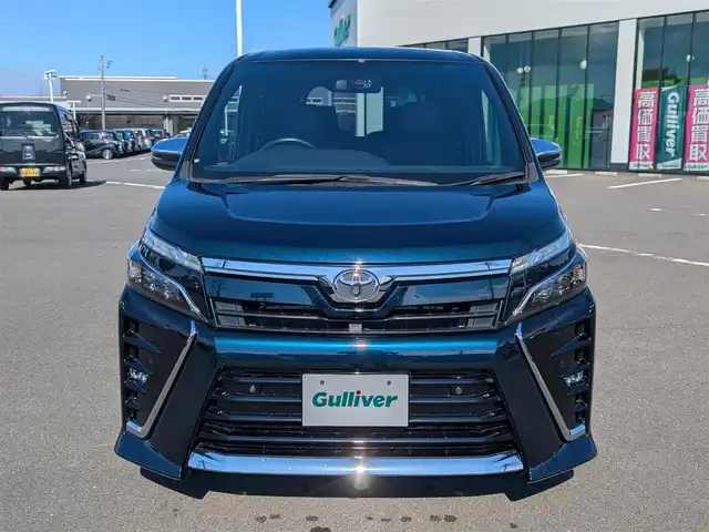 トヨタ ヴォクシー ZS 煌Ⅲ 福井県 2020(令2)年 1.5万km ブラッキッシュアゲハガラスフレーク 純正SDナビ/AM/FM/ワンセグ/BT/CD/AUX/バックカメラ/両側パワースライドドア/トヨタセーフティセンス/クルーズコントロール/前後コーナーセンサー/レーンキープアシスト/横滑り防止装置/盗難防止装置/アイドリングストップ/ビルトインETC/ハーフレザー調シート/本革巻きステアリング/ダブル＋サイドエアバッグ/カーテンエアバッグ/純正フロアマット/サンシェード/純正16インチAW/LEDヘッドライト/Fフォグ/スマートキー