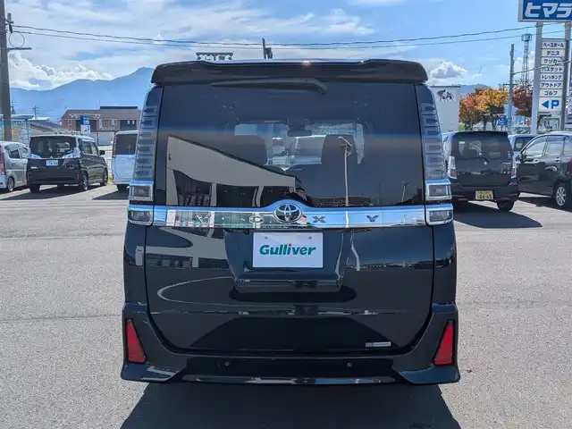 トヨタ ヴォクシー ZS 煌Ⅲ 福井県 2020(令2)年 1.5万km ブラッキッシュアゲハガラスフレーク 純正SDナビ/AM/FM/ワンセグ/BT/CD/AUX/バックカメラ/両側パワースライドドア/トヨタセーフティセンス/クルーズコントロール/前後コーナーセンサー/レーンキープアシスト/横滑り防止装置/盗難防止装置/アイドリングストップ/ビルトインETC/ハーフレザー調シート/本革巻きステアリング/ダブル＋サイドエアバッグ/カーテンエアバッグ/純正フロアマット/サンシェード/純正16インチAW/LEDヘッドライト/Fフォグ/スマートキー