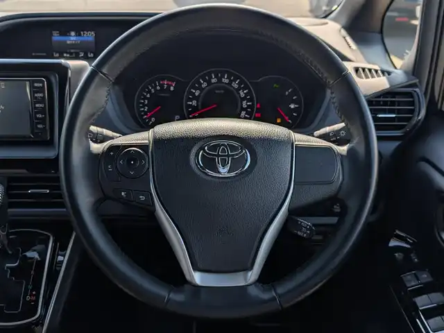 トヨタ ヴォクシー ZS 煌Ⅲ 福井県 2020(令2)年 1.5万km ブラッキッシュアゲハガラスフレーク 純正SDナビ/AM/FM/ワンセグ/BT/CD/AUX/バックカメラ/両側パワースライドドア/トヨタセーフティセンス/クルーズコントロール/前後コーナーセンサー/レーンキープアシスト/横滑り防止装置/盗難防止装置/アイドリングストップ/ビルトインETC/ハーフレザー調シート/本革巻きステアリング/ダブル＋サイドエアバッグ/カーテンエアバッグ/純正フロアマット/サンシェード/純正16インチAW/LEDヘッドライト/Fフォグ/スマートキー