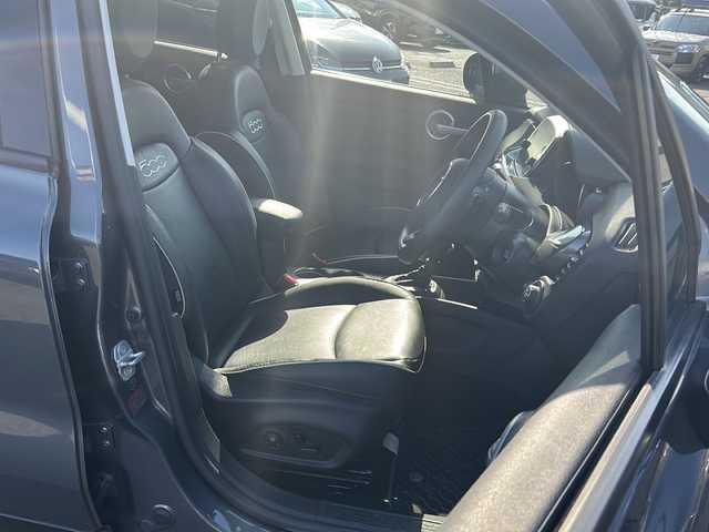 フィアット ５００Ｘ 佐賀県 2018(平30)年 4.2万km グレー エンジンスタートボタン/保証書/取扱説明書/記録簿/アイドリングストップ/スマートキー/スペアキー有/追従走行付きクルーズコントロール/Bluetooth接続/USB入力端子/ETC/バックカメラ/AUX/純正ナビ/前席パワーシート/前後コーナーセンサー/純正フロアマット/ABS/前後コーナーセンサー/レーンキープアシスト/盗難防止装置/オートライト/LEDライト/衝突被害軽減システム/クリアランスソナー/革巻ステアリング/ステアリングスイッチ/ブラインドスポットモニター/THULE/色コード:679ファッショングレー