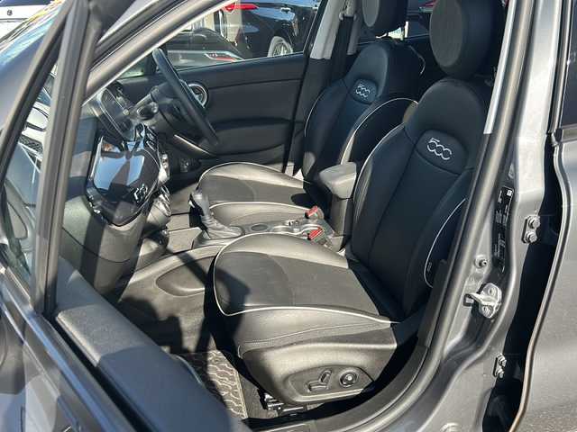 フィアット ５００Ｘ 佐賀県 2018(平30)年 4.2万km グレー エンジンスタートボタン/保証書/取扱説明書/記録簿/アイドリングストップ/スマートキー/スペアキー有/追従走行付きクルーズコントロール/Bluetooth接続/USB入力端子/ETC/バックカメラ/AUX/純正ナビ/前席パワーシート/前後コーナーセンサー/純正フロアマット/ABS/前後コーナーセンサー/レーンキープアシスト/盗難防止装置/オートライト/LEDライト/衝突被害軽減システム/クリアランスソナー/革巻ステアリング/ステアリングスイッチ/ブラインドスポットモニター/THULE/色コード:679ファッショングレー