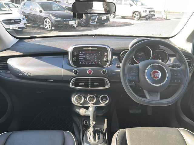 フィアット ５００Ｘ ポップスタープラス 佐賀県 2018(平30)年 4.2万km グレー 純正ナビ/追従走行付きクルーズコントロール/Bluetooth接続/USB入力端子/ETC/バックカメラ/AUX/前席パワーシート/前後コーナーセンサー/純正フロアマット/ABS/前後コーナーセンサー/レーンキープアシスト/盗難防止装置/オートライト/LEDライト/衝突被害軽減システム/クリアランスソナー/革巻ステアリング/ステアリングスイッチ/ブラインドスポットモニター/エンジンスタートボタン/保証書/取扱説明書/記録簿/アイドリングストップ/スマートキー/スペアキー有/THULE/色コード:679ファッショングレー