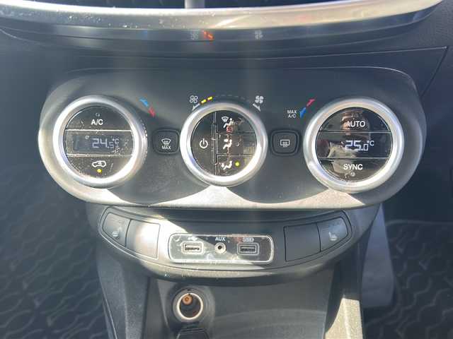 フィアット ５００Ｘ ポップスタープラス 佐賀県 2018(平30)年 4.2万km グレー 純正ナビ/追従走行付きクルーズコントロール/Bluetooth接続/USB入力端子/ETC/バックカメラ/AUX/前席パワーシート/前後コーナーセンサー/純正フロアマット/ABS/前後コーナーセンサー/レーンキープアシスト/盗難防止装置/オートライト/LEDライト/衝突被害軽減システム/クリアランスソナー/革巻ステアリング/ステアリングスイッチ/ブラインドスポットモニター/エンジンスタートボタン/保証書/取扱説明書/記録簿/アイドリングストップ/スマートキー/スペアキー有/THULE/色コード:679ファッショングレー