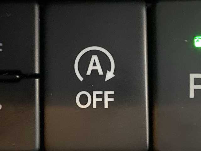 スズキ ジムニー ノマド FC 茨城県 2025(令7)年 0.3万km ベージュ ワンオーナー/セーフティーサポート/9型KEWOODナビ/ビルトインETC/バックカメラ/Bluetooth/フルセグTV/４WD/クリアランスソナー/アイドリングストップ/レーダークルーズコントロール/HDMI/シートヒーター/フロアマット/背面タイヤ/横滑り防止装置/レーンキープアシスト/オートライト/LEDヘッドライト/コーナーセンサー後方/衝突軽減システム/社外テール（純正テール積み込み）