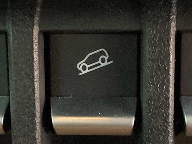 スズキ ジムニー ノマド FC 茨城県 2025(令7)年 0.3万km ベージュ ワンオーナー/セーフティーサポート/9型KEWOODナビ/ビルトインETC/バックカメラ/Bluetooth/フルセグTV/４WD/クリアランスソナー/アイドリングストップ/レーダークルーズコントロール/HDMI/シートヒーター/フロアマット/背面タイヤ/横滑り防止装置/レーンキープアシスト/オートライト/LEDヘッドライト/コーナーセンサー後方/衝突軽減システム/社外テール（純正テール積み込み）