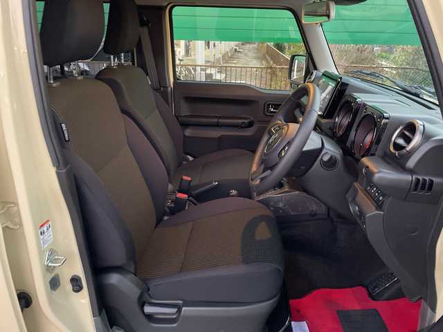 スズキ ジムニー ノマド FC 茨城県 2025(令7)年 0.3万km ベージュ ワンオーナー/セーフティーサポート/9型KEWOODナビ/ビルトインETC/バックカメラ/Bluetooth/フルセグTV/４WD/クリアランスソナー/アイドリングストップ/レーダークルーズコントロール/HDMI/シートヒーター/フロアマット/背面タイヤ/横滑り防止装置/レーンキープアシスト/オートライト/LEDヘッドライト/コーナーセンサー後方/衝突軽減システム/社外テール（純正テール積み込み）