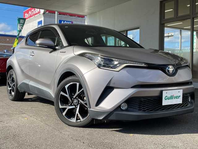 トヨタ Ｃ－ＨＲ G 岐阜県 2017(平29)年 6.2万km メタルストリームM /純正9インチSDナビ/(AM/FMCD/フルセグTV//SD/BT)//メーカーOP/(Bi-Beam LEDヘッドランプ)/(LEDシーケンシャルターンランプ)/(LEDデイライト)/(バックカメラ)/(アクセサリーコンセント)//Toyota Safety Sense P/(プリクラッシュセーフティシステム)/(レーンディパーチャーアラート)/(オートマチックハイビーム)/(レーダクルーズコントロール)//ブラインドスポットモニター//前方ドライブレコーダー//ハーフレザー//前席シートヒーター//純正ドアバイザー//純正フロアマット//純正18インチアルミホイール//スペアキー×1//ETC2.0