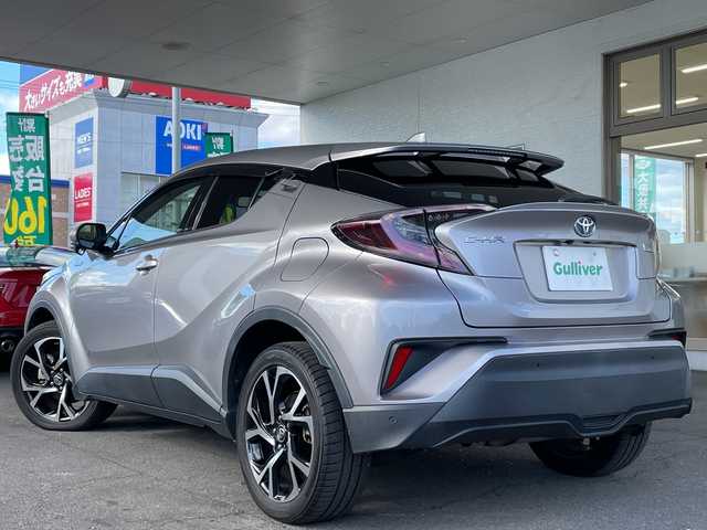 トヨタ Ｃ－ＨＲ G 岐阜県 2017(平29)年 6.2万km メタルストリームM /純正9インチSDナビ/(AM/FMCD/フルセグTV//SD/BT)//メーカーOP/(Bi-Beam LEDヘッドランプ)/(LEDシーケンシャルターンランプ)/(LEDデイライト)/(バックカメラ)/(アクセサリーコンセント)//Toyota Safety Sense P/(プリクラッシュセーフティシステム)/(レーンディパーチャーアラート)/(オートマチックハイビーム)/(レーダクルーズコントロール)//ブラインドスポットモニター//前方ドライブレコーダー//ハーフレザー//前席シートヒーター//純正ドアバイザー//純正フロアマット//純正18インチアルミホイール//スペアキー×1//ETC2.0