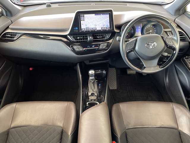 トヨタ Ｃ－ＨＲ G 岐阜県 2017(平29)年 6.2万km メタルストリームM /純正9インチSDナビ/(AM/FMCD/フルセグTV//SD/BT)//メーカーOP/(Bi-Beam LEDヘッドランプ)/(LEDシーケンシャルターンランプ)/(LEDデイライト)/(バックカメラ)/(アクセサリーコンセント)//Toyota Safety Sense P/(プリクラッシュセーフティシステム)/(レーンディパーチャーアラート)/(オートマチックハイビーム)/(レーダクルーズコントロール)//ブラインドスポットモニター//前方ドライブレコーダー//ハーフレザー//前席シートヒーター//純正ドアバイザー//純正フロアマット//純正18インチアルミホイール//スペアキー×1//ETC2.0