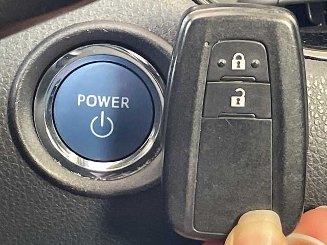 トヨタ Ｃ－ＨＲ G 岐阜県 2017(平29)年 6.2万km メタルストリームM /純正9インチSDナビ/(AM/FMCD/フルセグTV//SD/BT)//メーカーOP/(Bi-Beam LEDヘッドランプ)/(LEDシーケンシャルターンランプ)/(LEDデイライト)/(バックカメラ)/(アクセサリーコンセント)//Toyota Safety Sense P/(プリクラッシュセーフティシステム)/(レーンディパーチャーアラート)/(オートマチックハイビーム)/(レーダクルーズコントロール)//ブラインドスポットモニター//前方ドライブレコーダー//ハーフレザー//前席シートヒーター//純正ドアバイザー//純正フロアマット//純正18インチアルミホイール//スペアキー×1//ETC2.0