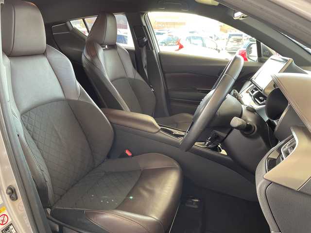 トヨタ Ｃ－ＨＲ G 岐阜県 2017(平29)年 6.2万km メタルストリームM /純正9インチSDナビ/(AM/FMCD/フルセグTV//SD/BT)//メーカーOP/(Bi-Beam LEDヘッドランプ)/(LEDシーケンシャルターンランプ)/(LEDデイライト)/(バックカメラ)/(アクセサリーコンセント)//Toyota Safety Sense P/(プリクラッシュセーフティシステム)/(レーンディパーチャーアラート)/(オートマチックハイビーム)/(レーダクルーズコントロール)//ブラインドスポットモニター//前方ドライブレコーダー//ハーフレザー//前席シートヒーター//純正ドアバイザー//純正フロアマット//純正18インチアルミホイール//スペアキー×1//ETC2.0