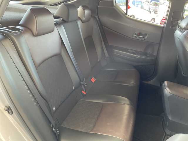 トヨタ Ｃ－ＨＲ G 岐阜県 2017(平29)年 6.2万km メタルストリームM /純正9インチSDナビ/(AM/FMCD/フルセグTV//SD/BT)//メーカーOP/(Bi-Beam LEDヘッドランプ)/(LEDシーケンシャルターンランプ)/(LEDデイライト)/(バックカメラ)/(アクセサリーコンセント)//Toyota Safety Sense P/(プリクラッシュセーフティシステム)/(レーンディパーチャーアラート)/(オートマチックハイビーム)/(レーダクルーズコントロール)//ブラインドスポットモニター//前方ドライブレコーダー//ハーフレザー//前席シートヒーター//純正ドアバイザー//純正フロアマット//純正18インチアルミホイール//スペアキー×1//ETC2.0