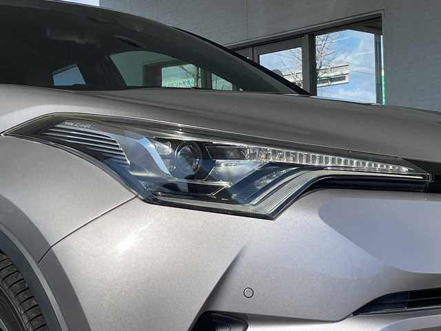 トヨタ Ｃ－ＨＲ G 岐阜県 2017(平29)年 6.2万km メタルストリームM /純正9インチSDナビ/(AM/FMCD/フルセグTV//SD/BT)//メーカーOP/(Bi-Beam LEDヘッドランプ)/(LEDシーケンシャルターンランプ)/(LEDデイライト)/(バックカメラ)/(アクセサリーコンセント)//Toyota Safety Sense P/(プリクラッシュセーフティシステム)/(レーンディパーチャーアラート)/(オートマチックハイビーム)/(レーダクルーズコントロール)//ブラインドスポットモニター//前方ドライブレコーダー//ハーフレザー//前席シートヒーター//純正ドアバイザー//純正フロアマット//純正18インチアルミホイール//スペアキー×1//ETC2.0