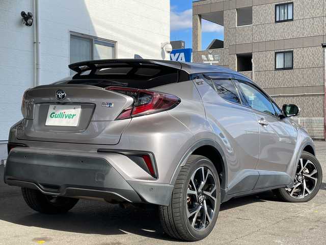 トヨタ Ｃ－ＨＲ G 岐阜県 2017(平29)年 6.2万km メタルストリームM /純正9インチSDナビ/(AM/FMCD/フルセグTV//SD/BT)//メーカーOP/(Bi-Beam LEDヘッドランプ)/(LEDシーケンシャルターンランプ)/(LEDデイライト)/(バックカメラ)/(アクセサリーコンセント)//Toyota Safety Sense P/(プリクラッシュセーフティシステム)/(レーンディパーチャーアラート)/(オートマチックハイビーム)/(レーダクルーズコントロール)//ブラインドスポットモニター//前方ドライブレコーダー//ハーフレザー//前席シートヒーター//純正ドアバイザー//純正フロアマット//純正18インチアルミホイール//スペアキー×1//ETC2.0