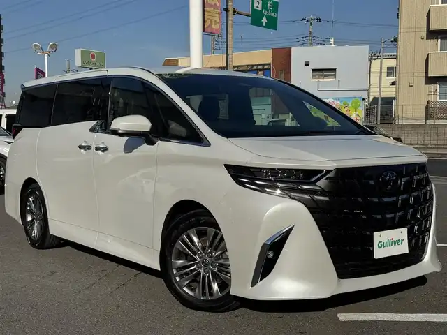 トヨタ アルファード Z 千葉県 2023(令5)年 0.7万km プラチナホワイトパールマイカ トヨタセーフティセンス/衝突軽減ブレーキ/レーダークルーズコントロール/ブラインドスポットモニター/レーンキープアシスト/純正ナビ/フルセグTV/Bluetooth/全方位カメラ/自動駐車/黒レザーシート/全席シートヒーター/エアシート/左右独立ムーンルーフ/ユニバーサルサイドステップ/USBタイプC/HDMI端子/パワーバックドア/保証書/スペアキー/R5.6記録簿