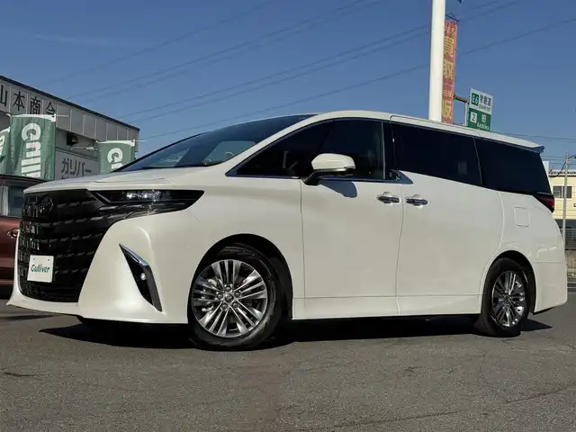 トヨタ アルファード Z 千葉県 2023(令5)年 0.7万km プラチナホワイトパールマイカ トヨタセーフティセンス/衝突軽減ブレーキ/レーダークルーズコントロール/ブラインドスポットモニター/レーンキープアシスト/純正ナビ/フルセグTV/Bluetooth/全方位カメラ/自動駐車/黒レザーシート/全席シートヒーター/エアシート/左右独立ムーンルーフ/ユニバーサルサイドステップ/USBタイプC/HDMI端子/パワーバックドア/保証書/スペアキー/R5.6記録簿