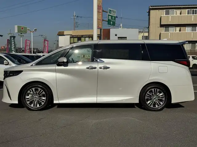 トヨタ アルファード Z 千葉県 2023(令5)年 0.7万km プラチナホワイトパールマイカ トヨタセーフティセンス/衝突軽減ブレーキ/レーダークルーズコントロール/ブラインドスポットモニター/レーンキープアシスト/純正ナビ/フルセグTV/Bluetooth/全方位カメラ/自動駐車/黒レザーシート/全席シートヒーター/エアシート/左右独立ムーンルーフ/ユニバーサルサイドステップ/USBタイプC/HDMI端子/パワーバックドア/保証書/スペアキー/R5.6記録簿