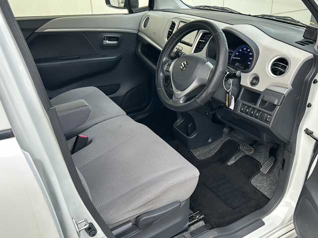 スズキ ワゴンＲ FZ 埼玉県 2014(平26)年 7.2万km クリスタルホワイトP (株)IDOMが運営する【じしゃロン熊谷店】の自社ローン専用車両になりますこちらは現金またはオートローンご利用時の価格です。自社ローンご希望の方は別途その旨お申付け下さい/社外ナビ　NX615/（フルセグTV/Bluetooth/CD/DVD/AM/FM）/ETC/バックカメラ/レーダーブレーキサポート/アイドリングストップ/プッシュスタート/スマートキースペア×１/運転席シートヒーター/フロアマット/純正14インチAW/ウィンカーミラー/ドアバイザー/ステアリングスイッチ/フルフラットシート/合皮ハンドルカバー/車両・ナビ取扱説明書