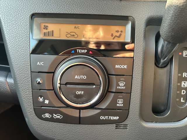 スズキ ワゴンＲ FZ 埼玉県 2014(平26)年 7.2万km クリスタルホワイトP (株)IDOMが運営する【じしゃロン熊谷店】の自社ローン専用車両になりますこちらは現金またはオートローンご利用時の価格です。自社ローンご希望の方は別途その旨お申付け下さい/社外ナビ　NX615/（フルセグTV/Bluetooth/CD/DVD/AM/FM）/ETC/バックカメラ/レーダーブレーキサポート/アイドリングストップ/プッシュスタート/スマートキースペア×１/運転席シートヒーター/フロアマット/純正14インチAW/ウィンカーミラー/ドアバイザー/ステアリングスイッチ/フルフラットシート/合皮ハンドルカバー/車両・ナビ取扱説明書