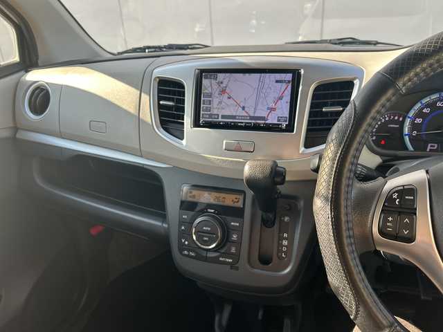 スズキ ワゴンＲ FZ 埼玉県 2014(平26)年 7.2万km クリスタルホワイトP (株)IDOMが運営する【じしゃロン熊谷店】の自社ローン専用車両になりますこちらは現金またはオートローンご利用時の価格です。自社ローンご希望の方は別途その旨お申付け下さい/社外ナビ　NX615/（フルセグTV/Bluetooth/CD/DVD/AM/FM）/ETC/バックカメラ/レーダーブレーキサポート/アイドリングストップ/プッシュスタート/スマートキースペア×１/運転席シートヒーター/フロアマット/純正14インチAW/ウィンカーミラー/ドアバイザー/ステアリングスイッチ/フルフラットシート/合皮ハンドルカバー/車両・ナビ取扱説明書