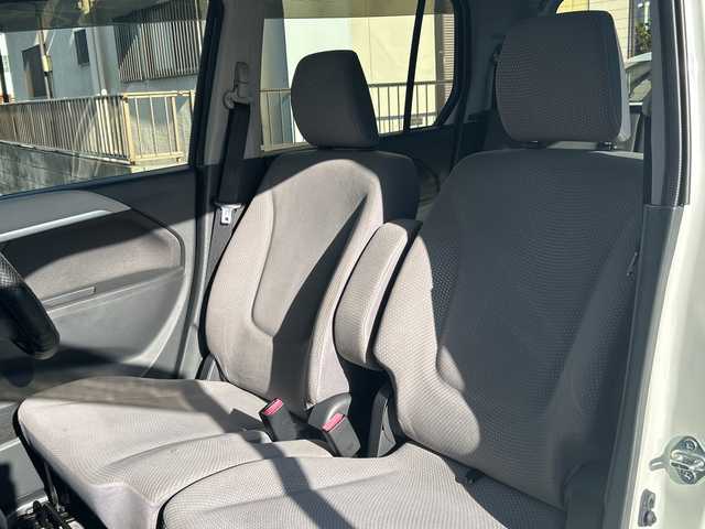 スズキ ワゴンＲ FZ 埼玉県 2014(平26)年 7.2万km クリスタルホワイトP (株)IDOMが運営する【じしゃロン熊谷店】の自社ローン専用車両になりますこちらは現金またはオートローンご利用時の価格です。自社ローンご希望の方は別途その旨お申付け下さい/社外ナビ　NX615/（フルセグTV/Bluetooth/CD/DVD/AM/FM）/ETC/バックカメラ/レーダーブレーキサポート/アイドリングストップ/プッシュスタート/スマートキースペア×１/運転席シートヒーター/フロアマット/純正14インチAW/ウィンカーミラー/ドアバイザー/ステアリングスイッチ/フルフラットシート/合皮ハンドルカバー/車両・ナビ取扱説明書