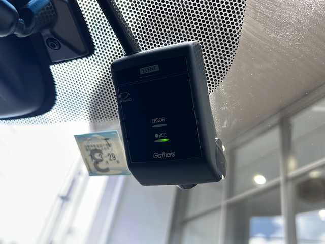ホンダ フリード ハイブリット G ホンダセンシング 静岡県 2020(令2)年 6.2万km クリスタルブラックパール 純正ナビ/・バックモニター/・Bluetooth/・CD/DVD/・HDMI/・USB/・AppleCarPlay/主要装備/・プッシュスタート/・両側パワースライドドア/・ETC車載器/・ドライブレコーダー/・前席シートヒーター/・リアゲートスポイラー/・社外ＡＷ/・純正フロアマット/・LEDヘッドライト/ホンダセンシング/・衝突軽減ブレーキ/・車線維持支援システム/・アダプティブクルーズコントロール/・誤発進抑制機能/・歩行者事故低減ステアリング/・路外逸脱抑制機能/・先行車発進お知らせ機能/・標識認識機能
