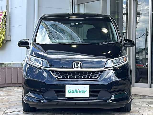 ホンダ フリード ハイブリット G ホンダセンシング 静岡県 2020(令2)年 6.2万km クリスタルブラックパール 純正ナビ/・バックモニター/・Bluetooth/・CD/DVD/・HDMI/・USB/・AppleCarPlay/主要装備/・プッシュスタート/・両側パワースライドドア/・ETC車載器/・ドライブレコーダー/・前席シートヒーター/・リアゲートスポイラー/・社外ＡＷ/・純正フロアマット/・LEDヘッドライト/ホンダセンシング/・衝突軽減ブレーキ/・車線維持支援システム/・アダプティブクルーズコントロール/・誤発進抑制機能/・歩行者事故低減ステアリング/・路外逸脱抑制機能/・先行車発進お知らせ機能/・標識認識機能