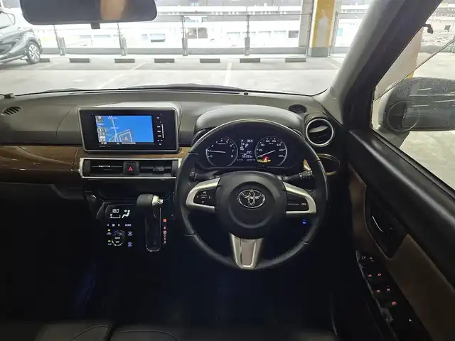 トヨタ ピクシスジョイ F Gターボ SAⅢ プライムコレ 宮崎県 2021(令3)年 5.7万km ブラックマイカメタリック 〇ワンオーナー/〇社外ナビ/〇フルセグTV/〇バックカメラ/〇ETC/〇スマートアシスト３/〇衝突回避支援ブレーキ機能（対車両・歩行者）/〇衝突警報機能/〇車線逸脱警報機能/〇LEDヘッドランプ/〇オートライト/〇オートエアコン/〇シルバー加飾付き革巻きステアリングホイール/〇ステアリングスイッチ/〇ブラック合皮シート/〇前席シートヒーター/〇純正15インチアルミ/〇キーフリーシステム/プッシュボタンスタート/〇禁煙車