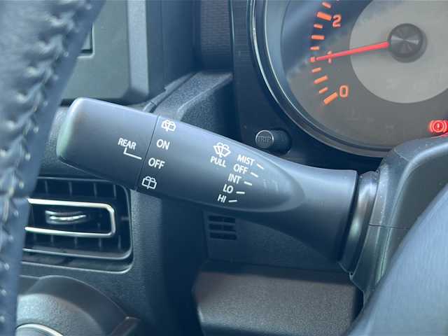 スズキ ジムニー XC 茨城県 2019(平31)年 1.4万km ピュアホワイトP ４WD/社外ディスプレイオーディオ/Bluetooth接続/バックカメラ/デュアルセンサーブレーキサポート/クルーズコントロール/レーンキープアシスト/プッシュスタート/スマートキー/ETC/前席シートヒーター/純正16インチAW/オートライト/LEDヘッドライト/保証書、取扱説明書
