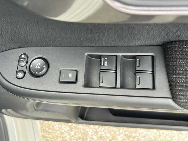 ホンダ Ｎ ＷＧＮ カスタム Lターボ 石川県 2023(令5)年 2.8万km プラチナホワイトパール 純正ナビ/（フルセグTV/BT/FM/AM）/前後ドライブレコーダー/ETC/プッシュスタート/スマートキー/クルーズコントロール/バックカメラ/コーナーセンサー/アイドリングストップ/LEDヘッドライト/AUTOライト/パドルシフト/革巻きステアリング/ステアリングスイッチ/レザーシート/シートヒーター/衝突軽減システム/横滑り防止