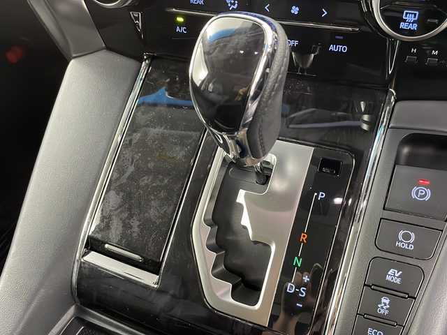 トヨタ アルファードハイブリット SR Cパッケージ 道央・札幌 2022(令4)年 3.8万km ホワイトパールクリスタルシャイン ・４WD /ハイブリッド/寒冷地仕様/・トヨタセーフティセンス/・プリクラッシュセーフティ/・レーダークルーズコントロール/・ブラインドスポットモニター/・純正ディスプレイ　ナビ付/・Bluetooth/CD/DVD/USB/フルセグTV/・AndroidAuto/AppleCarPlay/・バックカメラ/・両側パワースライドドア/・純正フリップダウンモニター/・レザーシート/全席パワーシート/・前席シートヒーター/前席エアシート/・電動リアゲート/ステアリングヒーター/・LEDヘッドライト/オートライト/・オートマチックハイビーム/・デジタルインナーミラー/・ブラインドスポットモニター/・レーンキープアシスト/・盗難防止装置/横滑り防止装置/・ETC/ABS/・積込スタッドレスタイヤAW付