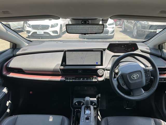 トヨタ プリウス 茨城県 2023(令5)年 1.7万km グレーⅡ セーフティーセンス/純正ナビ/アラウンドビューモニター/バックカメラ サイドカメラ フロントカメラ/LEDオートライト/クルーズコントロール/レザーシート/純正19インチアルミホイール/パワーシート/シートヒーター/スペアタイヤ/前後ドラレコ/ステアリングヒーター/スマートキー/ETC