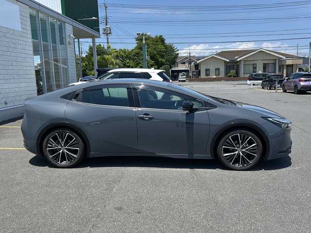 トヨタ プリウス 茨城県 2023(令5)年 1.7万km グレーⅡ セーフティーセンス/純正ナビ/アラウンドビューモニター/バックカメラ サイドカメラ フロントカメラ/LEDオートライト/クルーズコントロール/レザーシート/純正19インチアルミホイール/パワーシート/シートヒーター/スペアタイヤ/前後ドラレコ/ステアリングヒーター/スマートキー/ETC