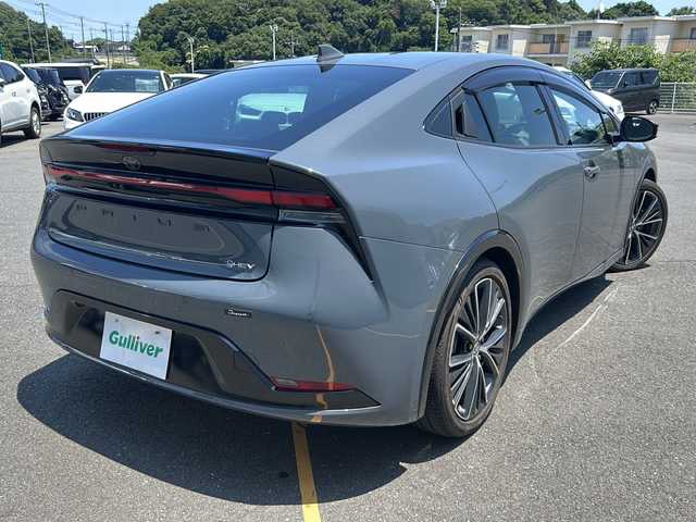 トヨタ プリウス 茨城県 2023(令5)年 1.7万km グレーⅡ セーフティーセンス/純正ナビ/アラウンドビューモニター/バックカメラ サイドカメラ フロントカメラ/LEDオートライト/クルーズコントロール/レザーシート/純正19インチアルミホイール/パワーシート/シートヒーター/スペアタイヤ/前後ドラレコ/ステアリングヒーター/スマートキー/ETC