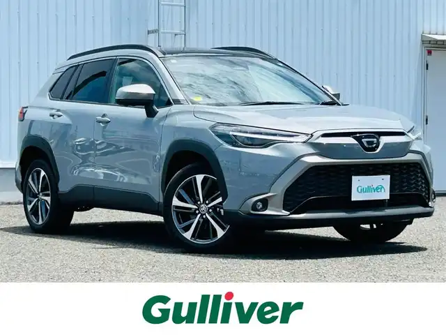 トヨタ カローラ クロス ハイブリッド Z 熊本県 2024(令6)年 0.7万km セメントグレーメタリック 純正ディスプレイオーディオ/・AM/FM/CD/DVD/BT/USB/Miracast/DTV)/・車外カメラ（B・F・S）/トヨタセーフティセンス/・プリクラッシュセーフティ/・レーンディパーチャーアラート/・レーントレーシングアシスト/・レーダークルーズコントロール/・パーキングサポートブレーキ/・ロードサインアシスト/・オートマチックハイビーム/プロアクティブドライビングアシスト/リアクロストラフィックアラート/リアカメラディテクション/パーキングサポートブレーキ/パノラマルーフ/置くだけ充電/オートブレーキホールド/スマートキー