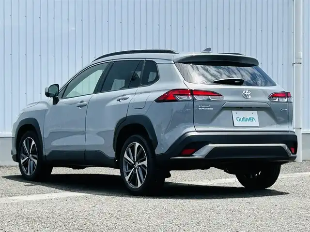 トヨタ カローラ クロス ハイブリッド Z 熊本県 2024(令6)年 0.7万km セメントグレーメタリック 純正ディスプレイオーディオ/・AM/FM/CD/DVD/BT/USB/Miracast/DTV)/・車外カメラ（B・F・S）/トヨタセーフティセンス/・プリクラッシュセーフティ/・レーンディパーチャーアラート/・レーントレーシングアシスト/・レーダークルーズコントロール/・パーキングサポートブレーキ/・ロードサインアシスト/・オートマチックハイビーム/プロアクティブドライビングアシスト/リアクロストラフィックアラート/リアカメラディテクション/パーキングサポートブレーキ/パノラマルーフ/置くだけ充電/オートブレーキホールド/スマートキー