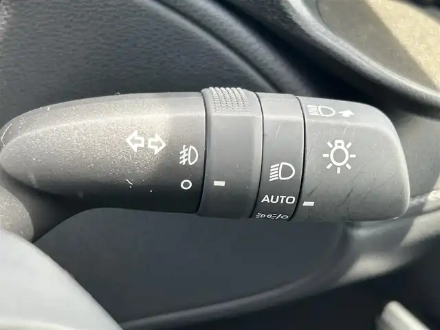 トヨタ カローラ クロス ハイブリッド Z 熊本県 2024(令6)年 0.7万km セメントグレーメタリック 純正ディスプレイオーディオ/・AM/FM/CD/DVD/BT/USB/Miracast/DTV)/・車外カメラ（B・F・S）/トヨタセーフティセンス/・プリクラッシュセーフティ/・レーンディパーチャーアラート/・レーントレーシングアシスト/・レーダークルーズコントロール/・パーキングサポートブレーキ/・ロードサインアシスト/・オートマチックハイビーム/プロアクティブドライビングアシスト/リアクロストラフィックアラート/リアカメラディテクション/パーキングサポートブレーキ/パノラマルーフ/置くだけ充電/オートブレーキホールド/スマートキー