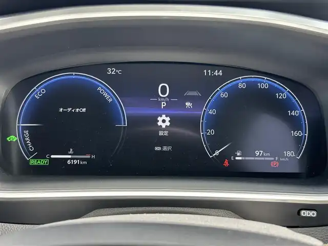 トヨタ カローラ クロス ハイブリッド Z 熊本県 2024(令6)年 0.7万km セメントグレーメタリック 純正ディスプレイオーディオ/・AM/FM/CD/DVD/BT/USB/Miracast/DTV)/・車外カメラ（B・F・S）/トヨタセーフティセンス/・プリクラッシュセーフティ/・レーンディパーチャーアラート/・レーントレーシングアシスト/・レーダークルーズコントロール/・パーキングサポートブレーキ/・ロードサインアシスト/・オートマチックハイビーム/プロアクティブドライビングアシスト/リアクロストラフィックアラート/リアカメラディテクション/パーキングサポートブレーキ/パノラマルーフ/置くだけ充電/オートブレーキホールド/スマートキー