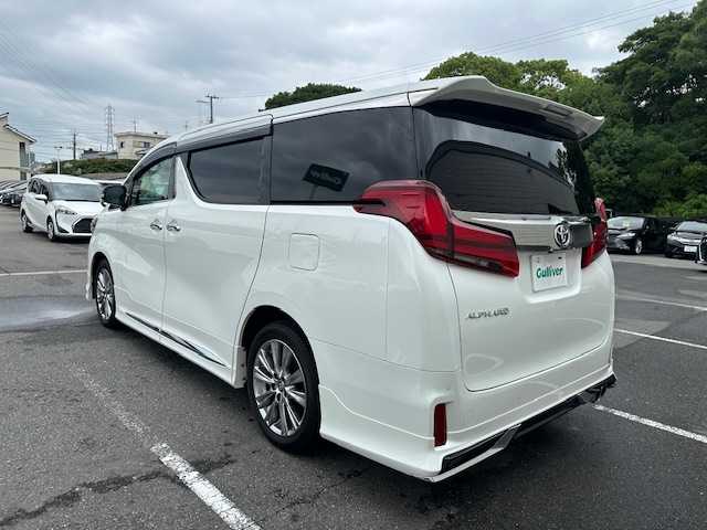 トヨタ アルファード S タイプゴールドⅢ 大阪府 2022(令4)年 2.7万km ホワイトパールクリスタルシャイン ダブルサンルーフ/モデリスタエアロ(イルミ付き)/ブラインドスポットモニター/純正９インチディスプレイオーディオ(ナビ機能なし）/バックカメラ/三眼LEDヘッドライト/両側パワースライドドア/トヨタセーフティセンス/ハーフレザーシート/オットマンチェア/電動リアゲート/前後ドライブレコーダー/ビルトインETC/純正アルミホイール/ドアバイザー