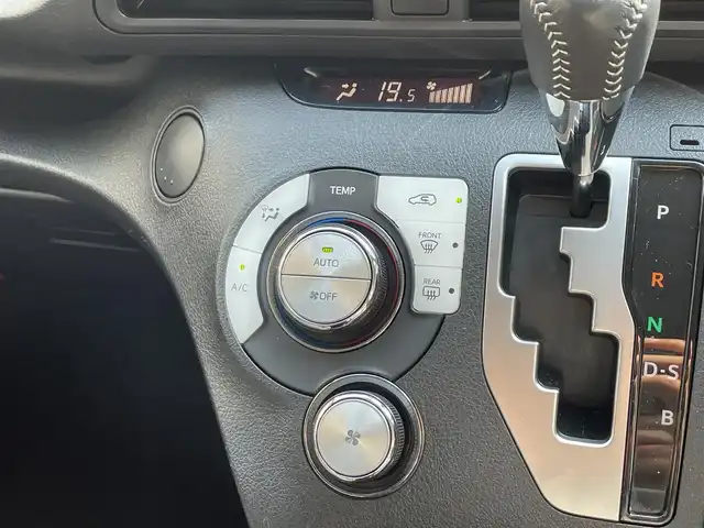 トヨタ シエンタ G 滋賀県 2020(令2)年 6.7万km ラディアントグリーンM 禁煙車/純正ナビ/（CD/DVD/BT/SD/フルセグ）/12型フリップダウンモニター/両側電動スライドドア/バックカメラ/ビルトインETC/前後ドライブレコーダー/レーダー（ASSURA：VA-303E）/衝突被害軽減ブレーキ/オートハイビーム/レーンキープアシスト/プッシュスタート/オートエアコン