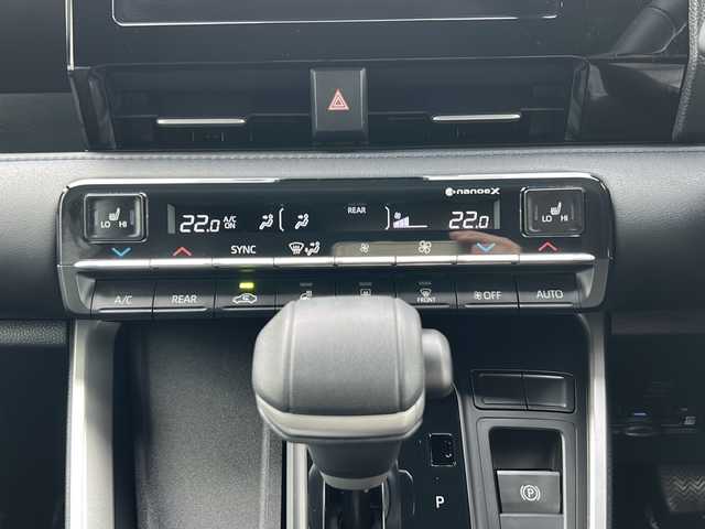 トヨタ ヴォクシー S－Z 岐阜県 2023(令5)年 1.9万km スパークリングブラックパールクリスタルシャイン 登録時走行距離18264km/純正８型SDナビ　/Blue tooth/CD/DVD/USB可/フルセグテレビ　/両側パワースライドドア　/純正後席用14型モニター　/デジタルインナーミラー　/バックカメラ　/３眼ＬＥＤヘッドライト　/オートライト/オートマチックハイビーム/レーダークルーズコントロール　/コーナーセンサー前後/スマートキー　/スペアキー１本　/ビルトインＥＴＣ2.0/ドライブレコーダー前方/プッシュスタート/エアコンWAC/ハーフレザーシート/3列シート/シートヒーター前席+2列目/オットマン2列目/フルフラットシート/社外フロアマット/電動リアゲート/純正17アルミホイール/ABS/横滑り防止装置/レーンキープアシスト/エアバッグW+サイド