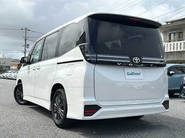 トヨタ ヴォクシー S－G 沖縄県 2022(令4)年 4.6万km ホワイトパールクリスタルシャイン 純正ディスプレイオーディオ/（ＡＭ／ＦＭ／ＢＴ／ＣＤ／ＤＶＤ）　/フルセグＴＶ　/バックモニター　/トヨタセーフティーセンス　/ワンオーナー　/両側パワスラ　/純正１６インチＡＷ　/オートライト/ＥＴＣ/スマートキー/純正フロアマット/クルコン